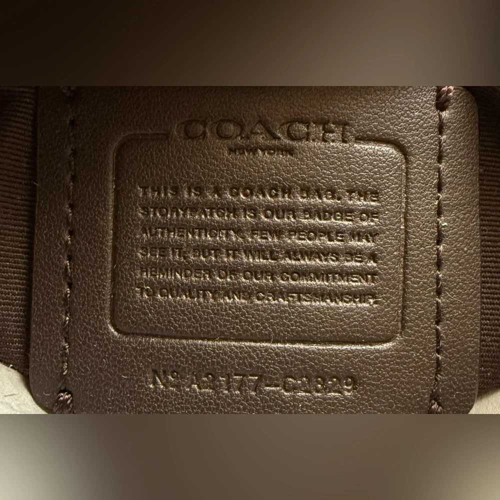 Coach NWT Dempsey Green Leather Shoulder Bag - Picture 5 of 6